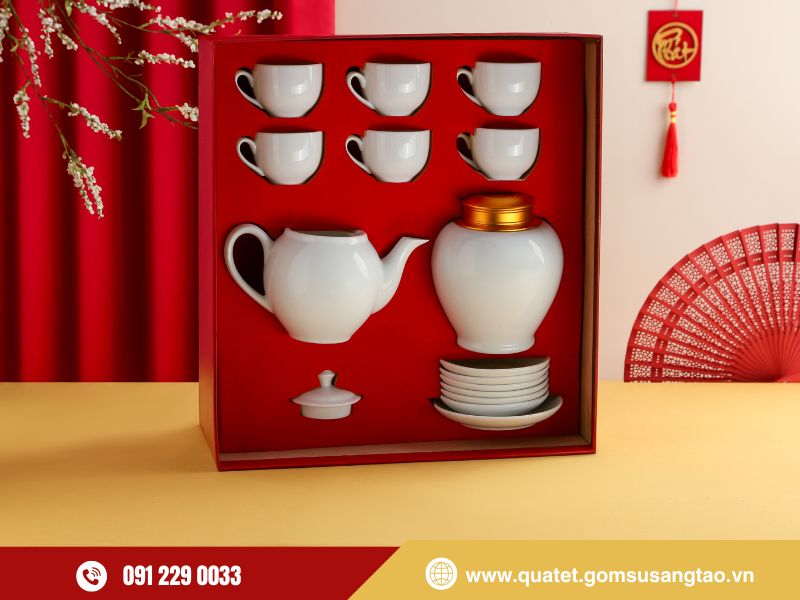 Hộp quà Tết ấm trà in logo thiết kế sang trọng, lịch sự Hộp quà Tết ấm trà in logo thiết kế sang trọng, lịch sự