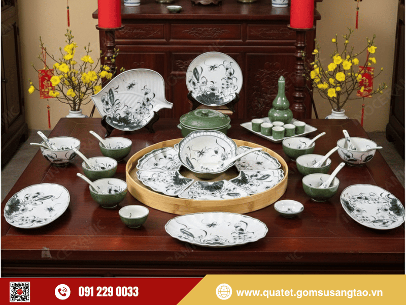 Bộ bát đĩa Hoa Mặt Trời men xanh đồng họa tiết Sen Chuồn vẽ tay dùng thờ cúng Bộ bát đĩa Hoa Mặt Trời men xanh đồng họa tiết Sen Chuồn vẽ tay dùng thờ cúng