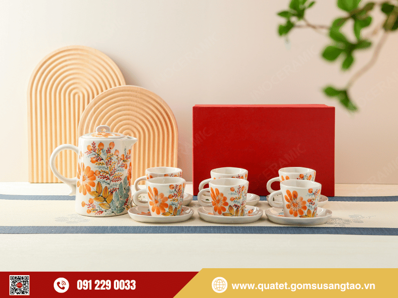 Bộ cốc sứ in logo doanh nghiệp làm quà Tết công nhân thiết thực Bộ cốc sứ in logo doanh nghiệp làm quà Tết công nhân thiết thực