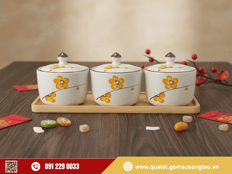 Khay 3 hũ mứt Tết Đào Cam Gốm Sứ Bát Tràng làm quà tặng tết ý nghĩa Khay 3 hũ mứt Tết Đào Cam Gốm Sứ Bát Tràng làm quà tặng tết ý nghĩa