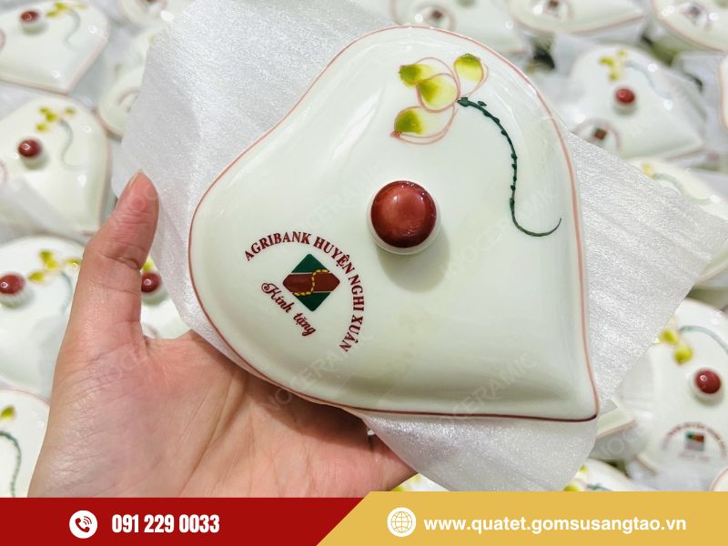 Quà Tết gốm sứ - biểu tượng của sự tinh tế và bền vững