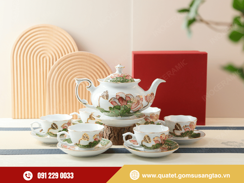 Bộ ấm trà Tết hoa sen men ngọc biểu tượng của bình an và trí tuệ