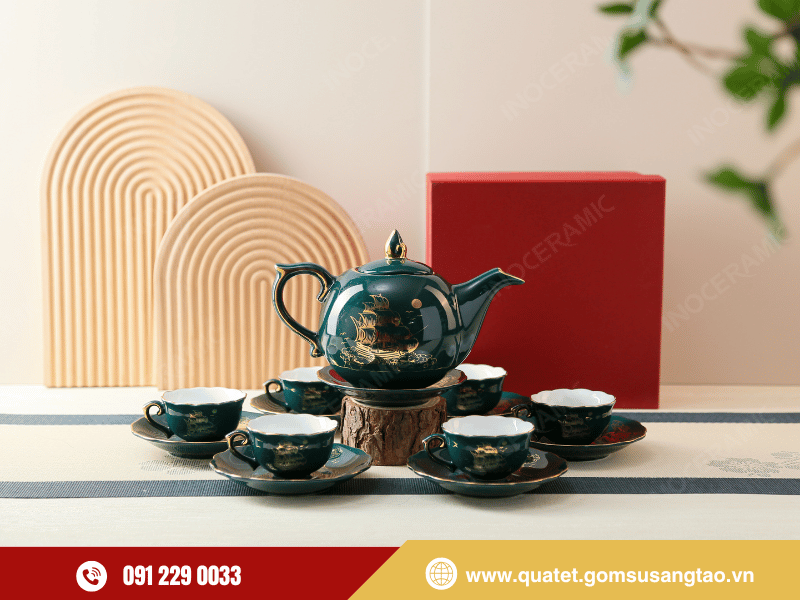 Bộ ấm trà Tết men xanh lá họa tiết thuận buồm xuôi giá phù hợp người mệnh Mộc