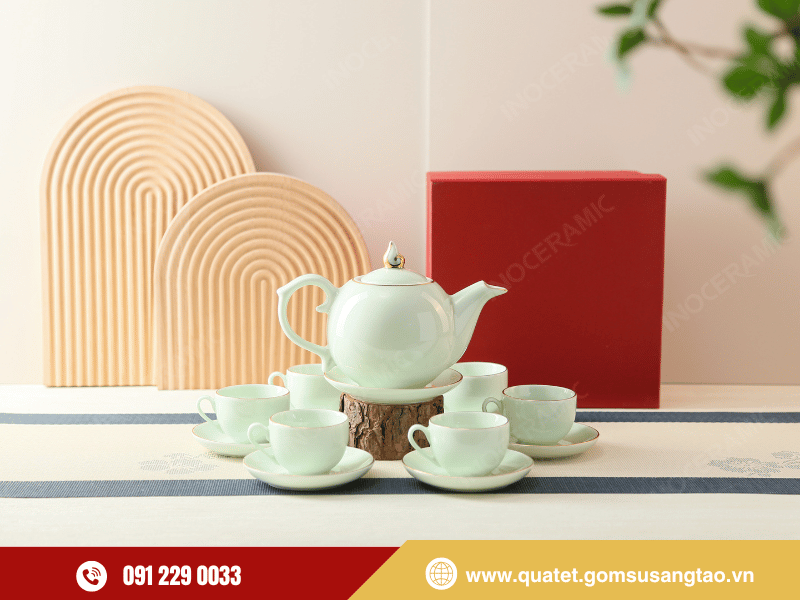 Bộ ấm trà dáng tròn men trắng ngà tượng trưng cho sự viên mãn