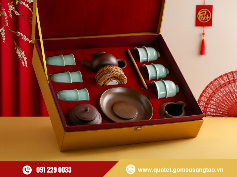 Quà Tết gốm sứ cao cấp phối hộp sang trọng, in logo thương hiệu doanh nghiệp Quà Tết gốm sứ cao cấp phối hộp sang trọng, in logo thương hiệu doanh nghiệp